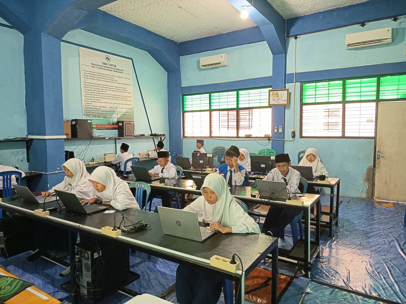 Siswa SMPIT Harapan Bunda Laksanakan ANBK: Dari Literasi hingga Karakter