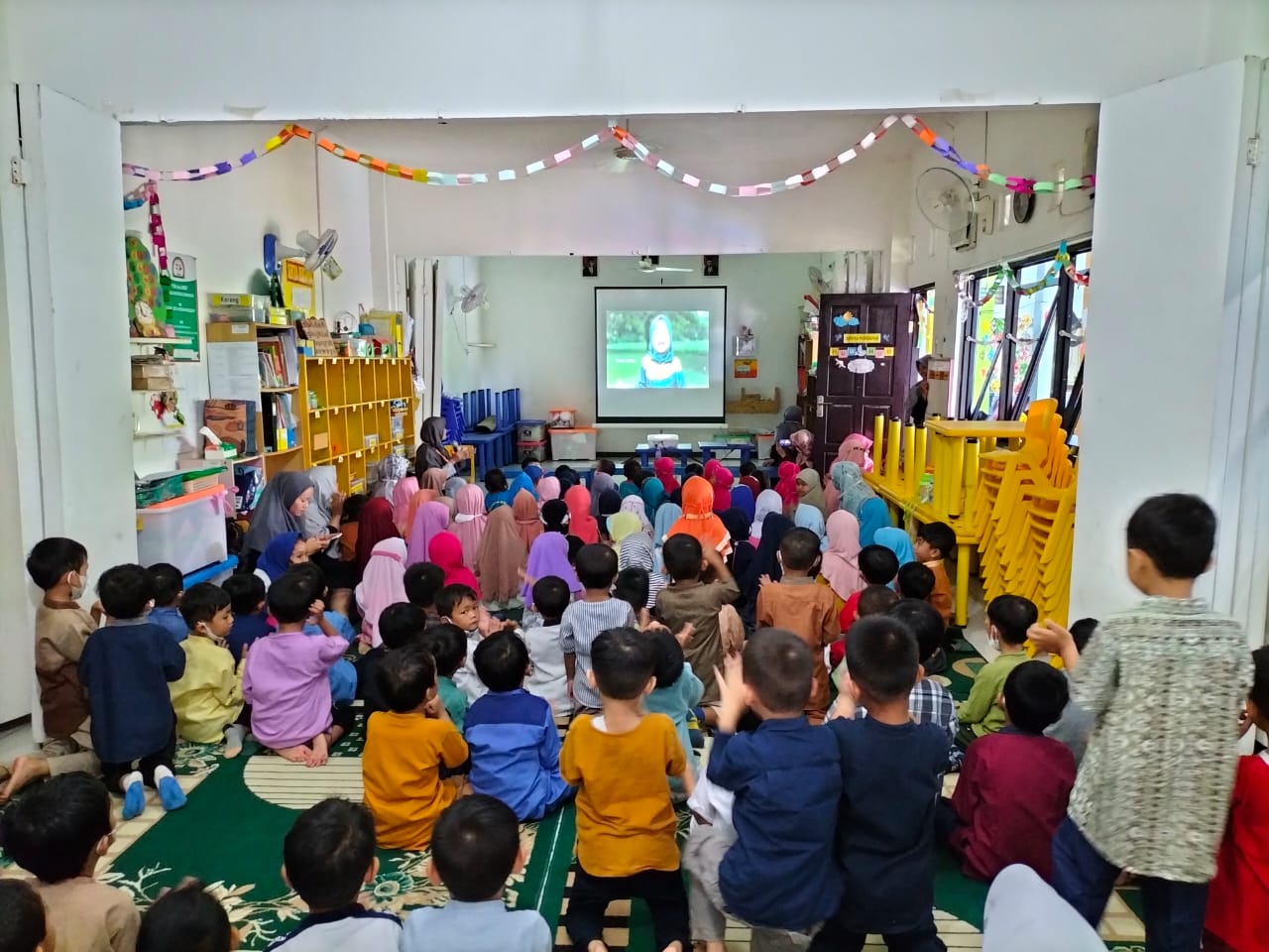 Memperingati Maulid Nabi Muhammad SAW