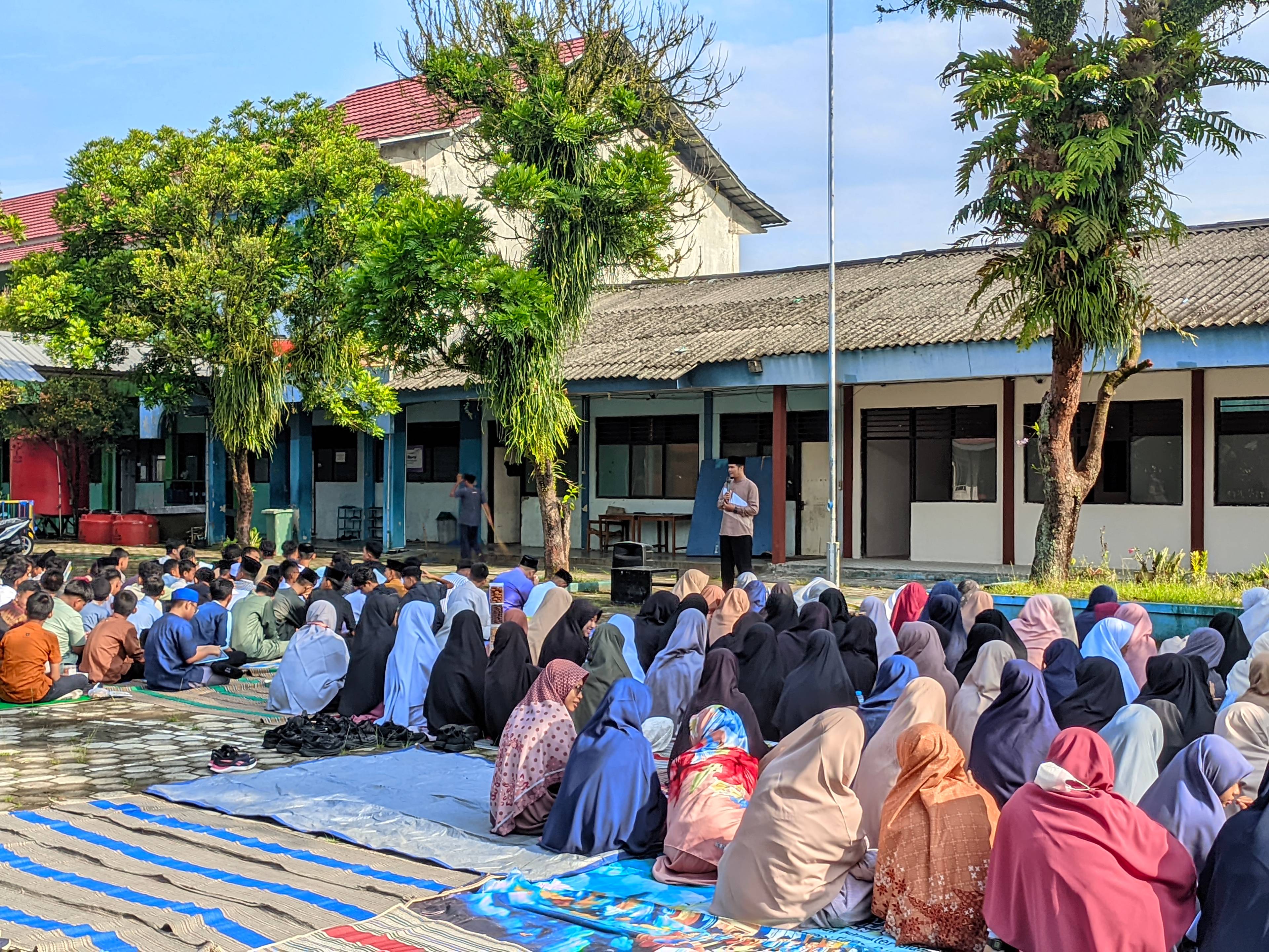 Menjaga Semangat Ramadan, SMPIT Harapan Bunda Awali Hari Pertama dengan Apel dan Halalbihalal