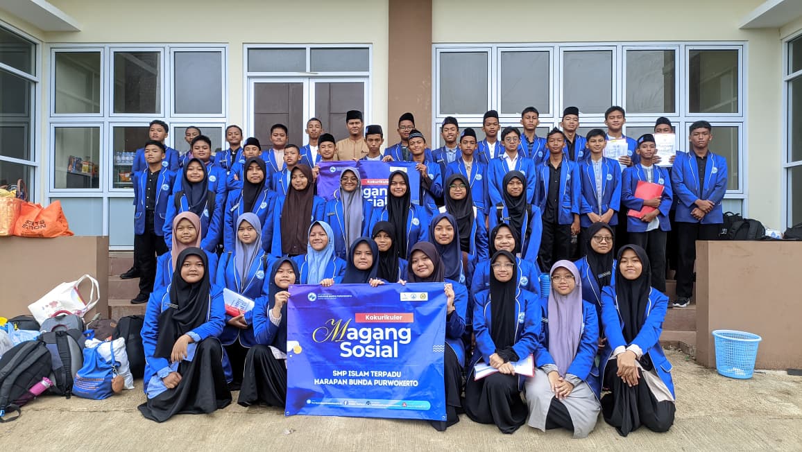 Belajar dari Masyarakat, Siswa SMP IT Harapan Bunda Jalani Magang Sosial 2025