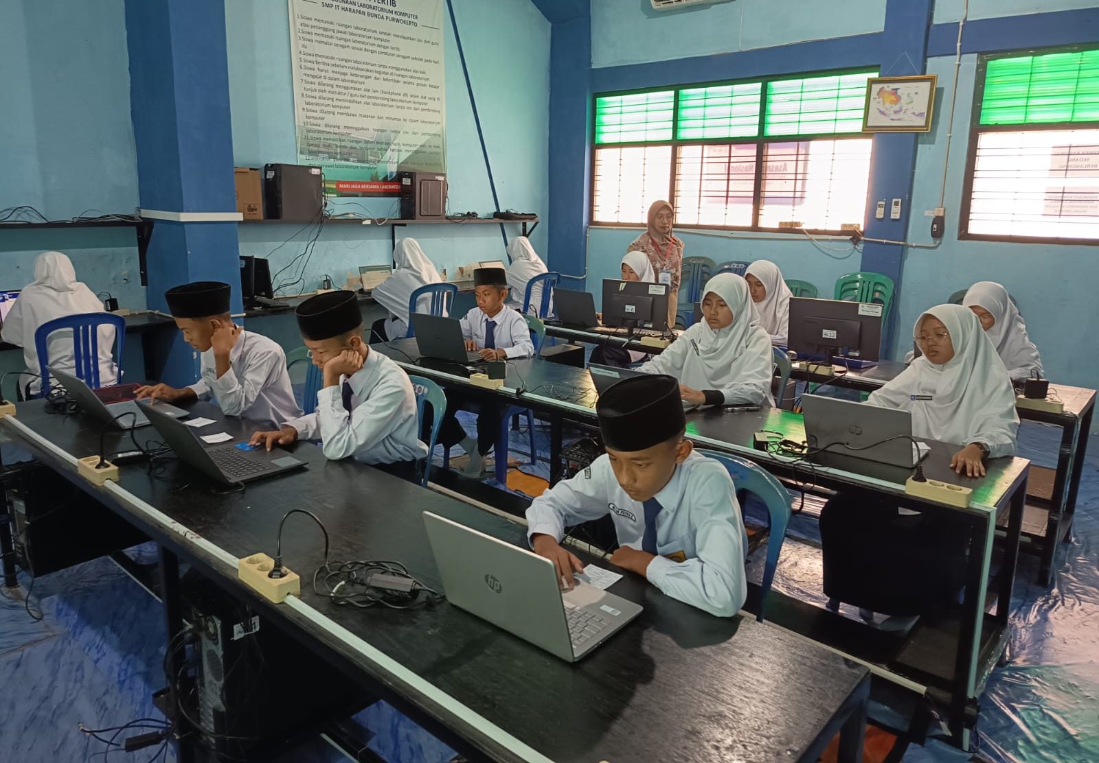 Di Balik Seriusnya ANBK: Loading Lama, Bacaan Panjang, dan Ekspresi Siswa yang Campur Aduk