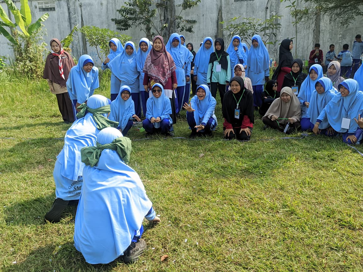 Tutup MPLS dengan Outbound, Siswa Baru SMP IT Harapan Bunda Belajar Memimpin dan Bekerja Sama