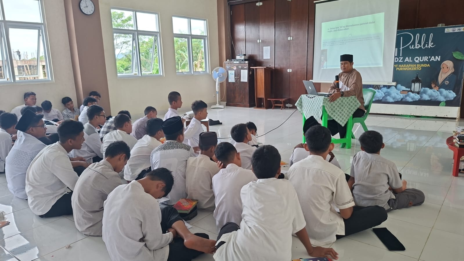 Masuk Perdana Usai Libur Semester, Siswa SMPIT Harapan Bunda Purwokerto Ikuti Apel Pagi dan Refleksi