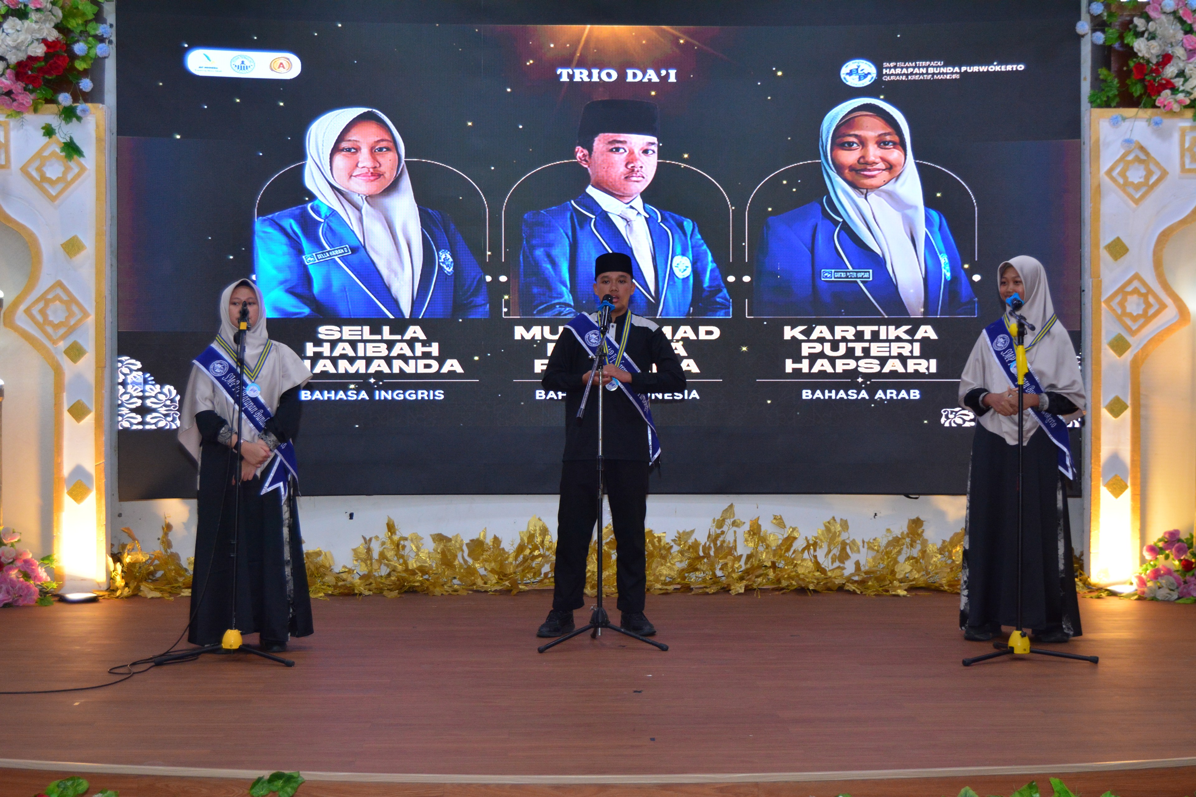 Trio Dai Tiga Bahasa Tampilkan Dakwah Kreatif di Akhirussanah SMP IT Harapan Bunda