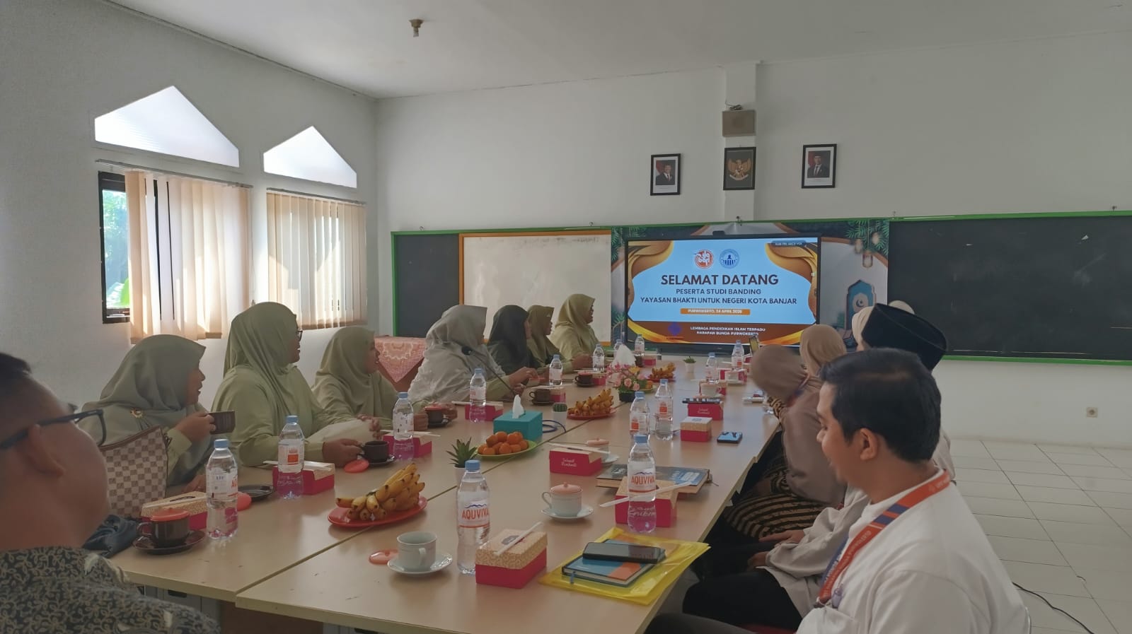 STUDI BANDING YAYASAN BHAKTI UNTUK NEGERI KOTA BANJAR