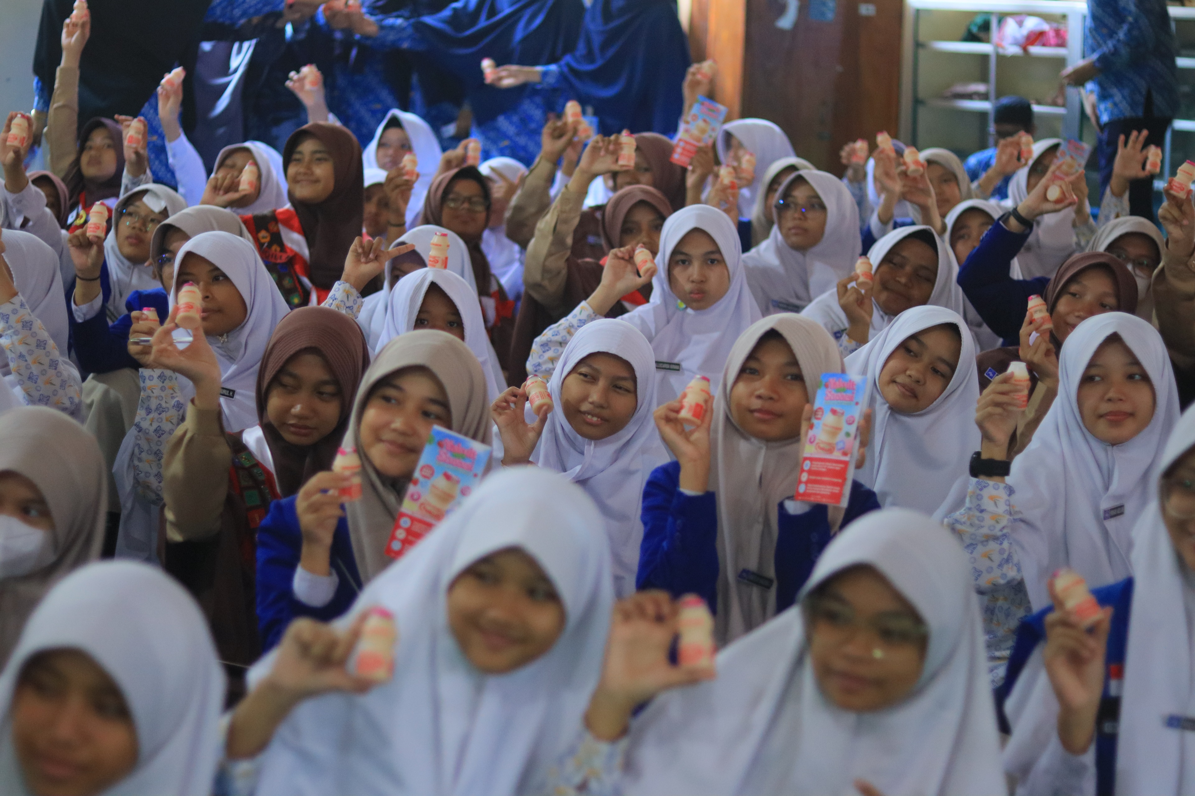 Edukasi Kesehatan, Siswa SMP IT Harapan Bunda Purwokerto Nobar Film Pencernaan Bersama Yakult
