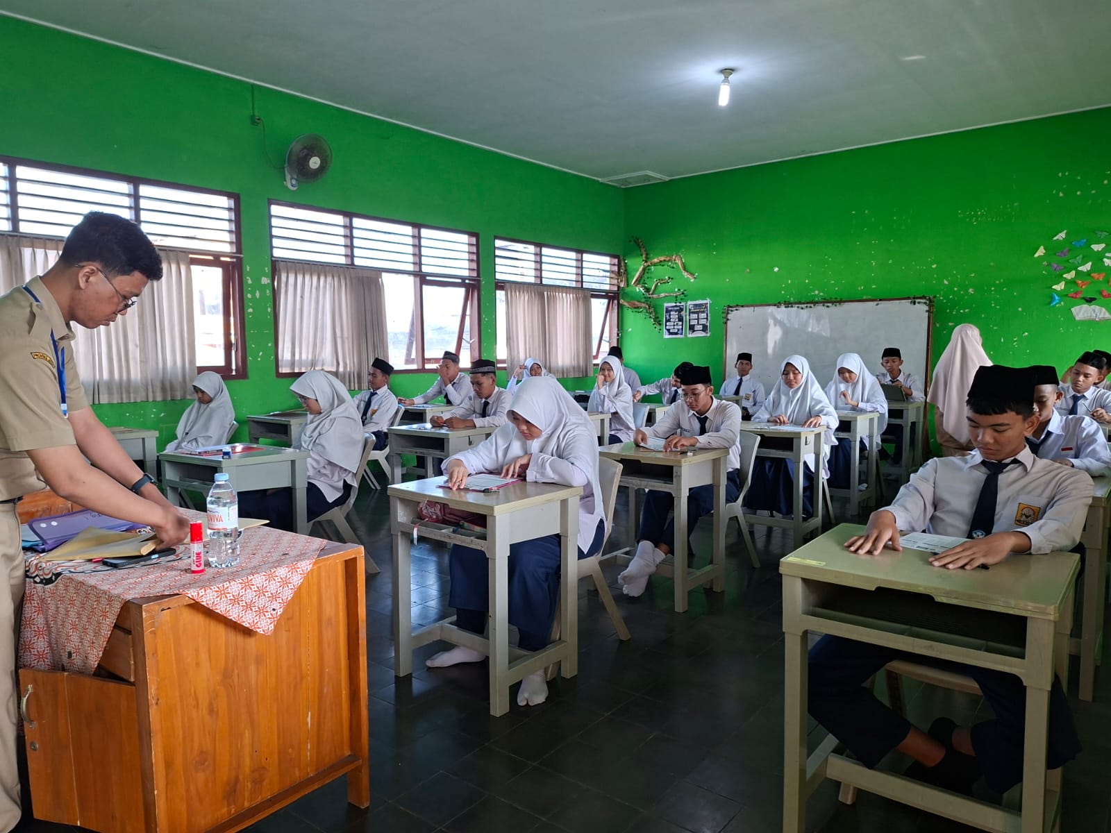 Menapaki Akhir dengan Ikhtiar Terbaik, Kelas IX Jalani TKAD dan Ujian Sekolah