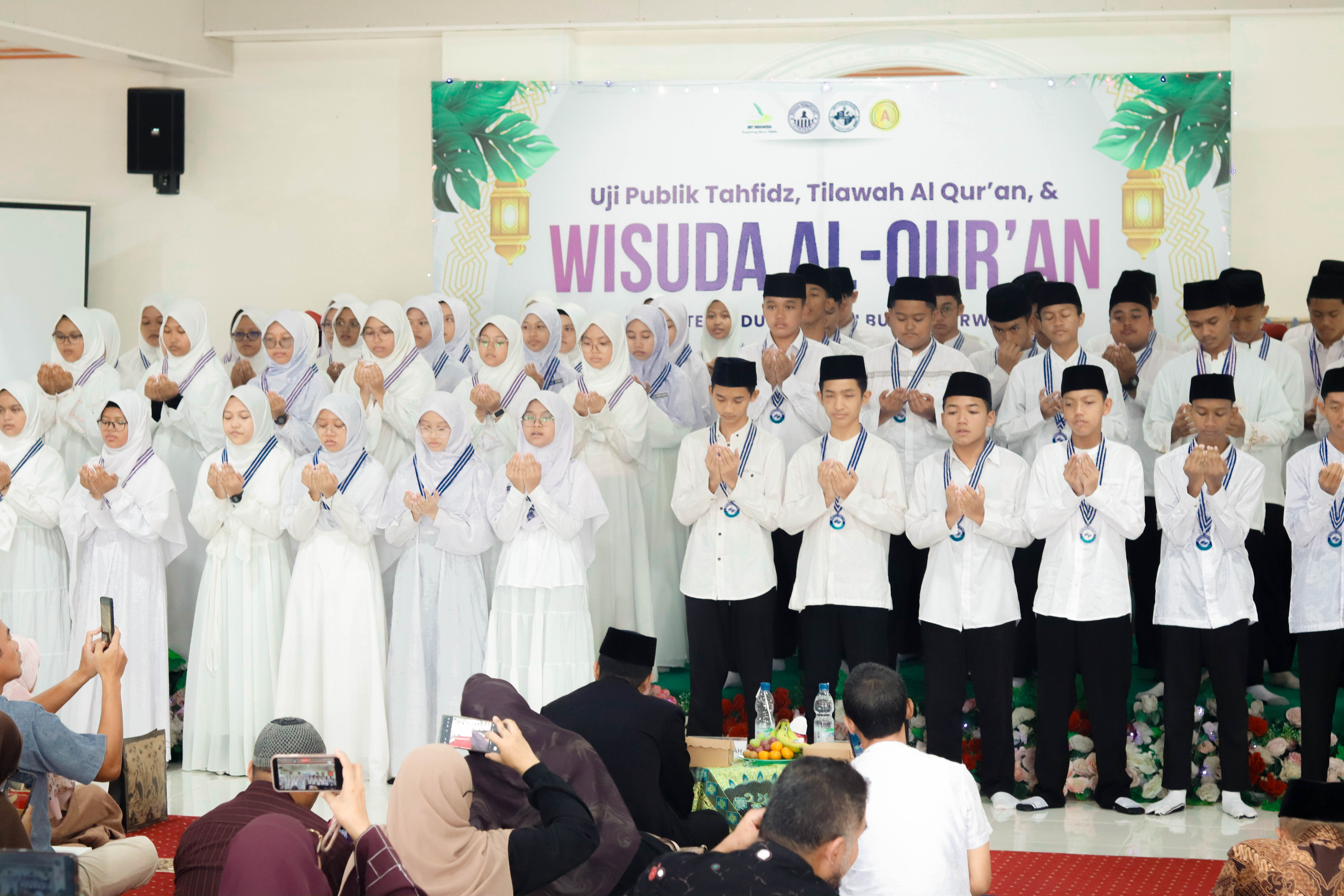 Mengukir Cahaya Qurani, SMP IT Harapan Bunda Gelar Wisuda Al-Qur’an Angkatan IX