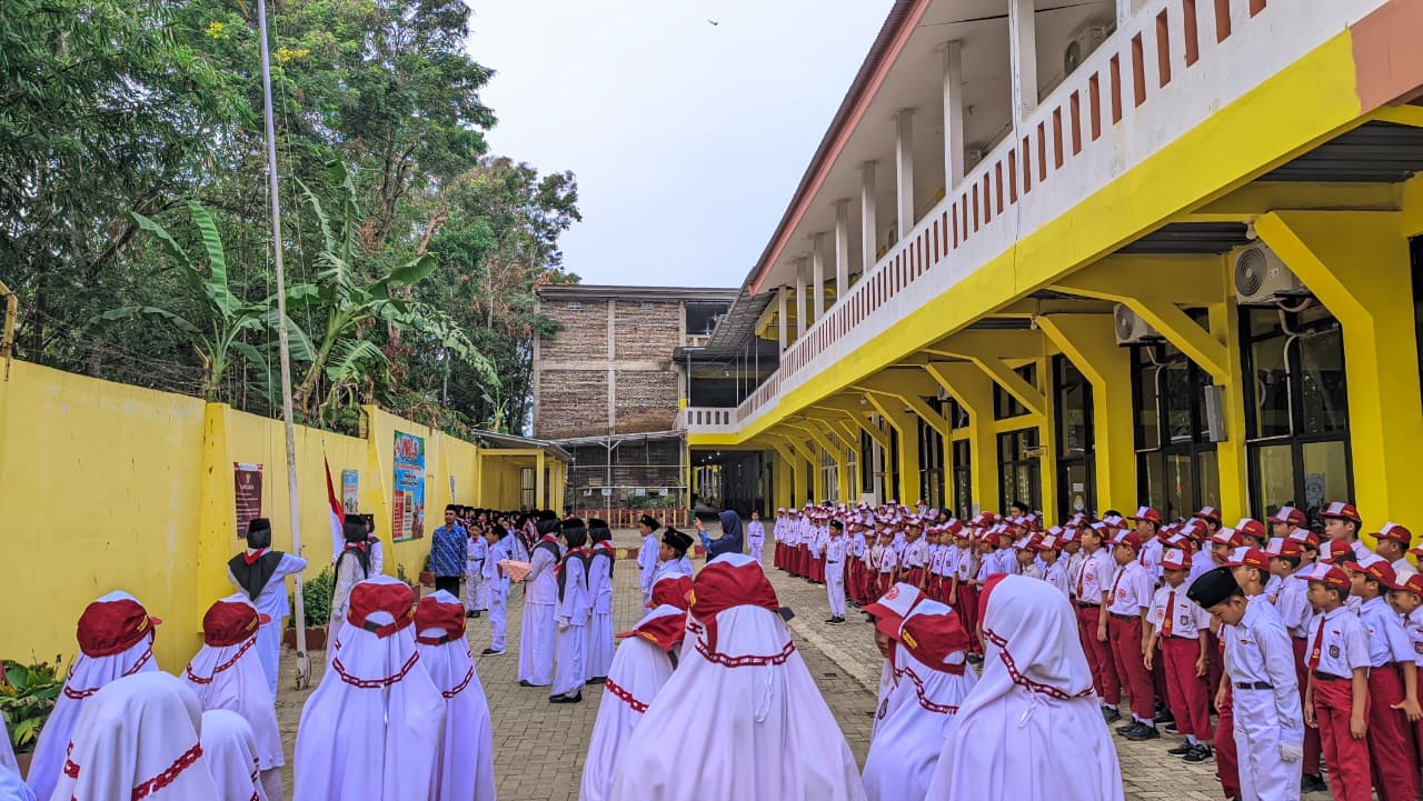 Semangat Kemerdekaan Menggema, SDIT Harapan Bunda Purwokerto Gelar Upacara HUT ke-81 RI