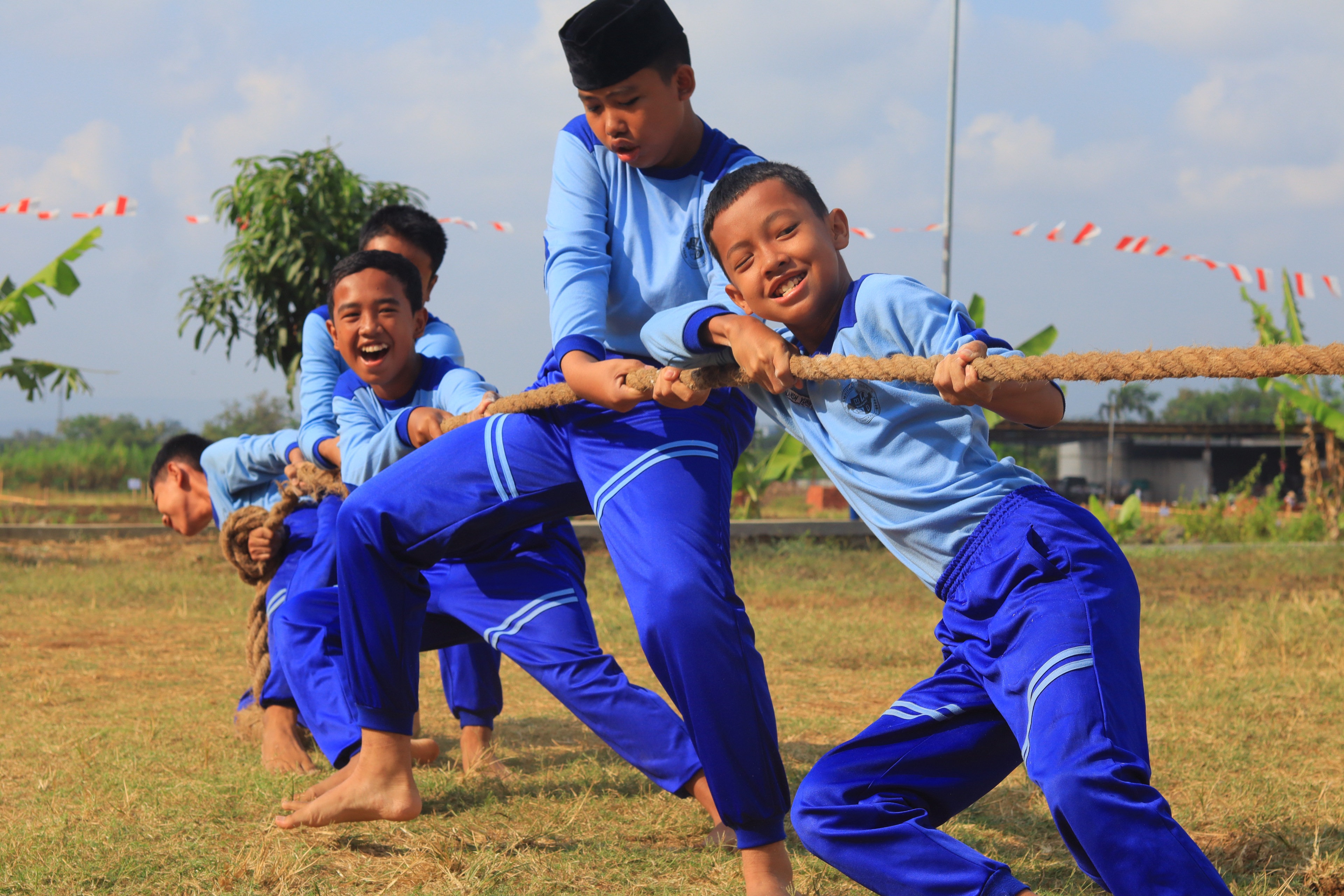 Semarak Kemerdekaan, Siswa SMP IT Harapan Bunda Belajar Kompak Lewat Beragam Perlombaan