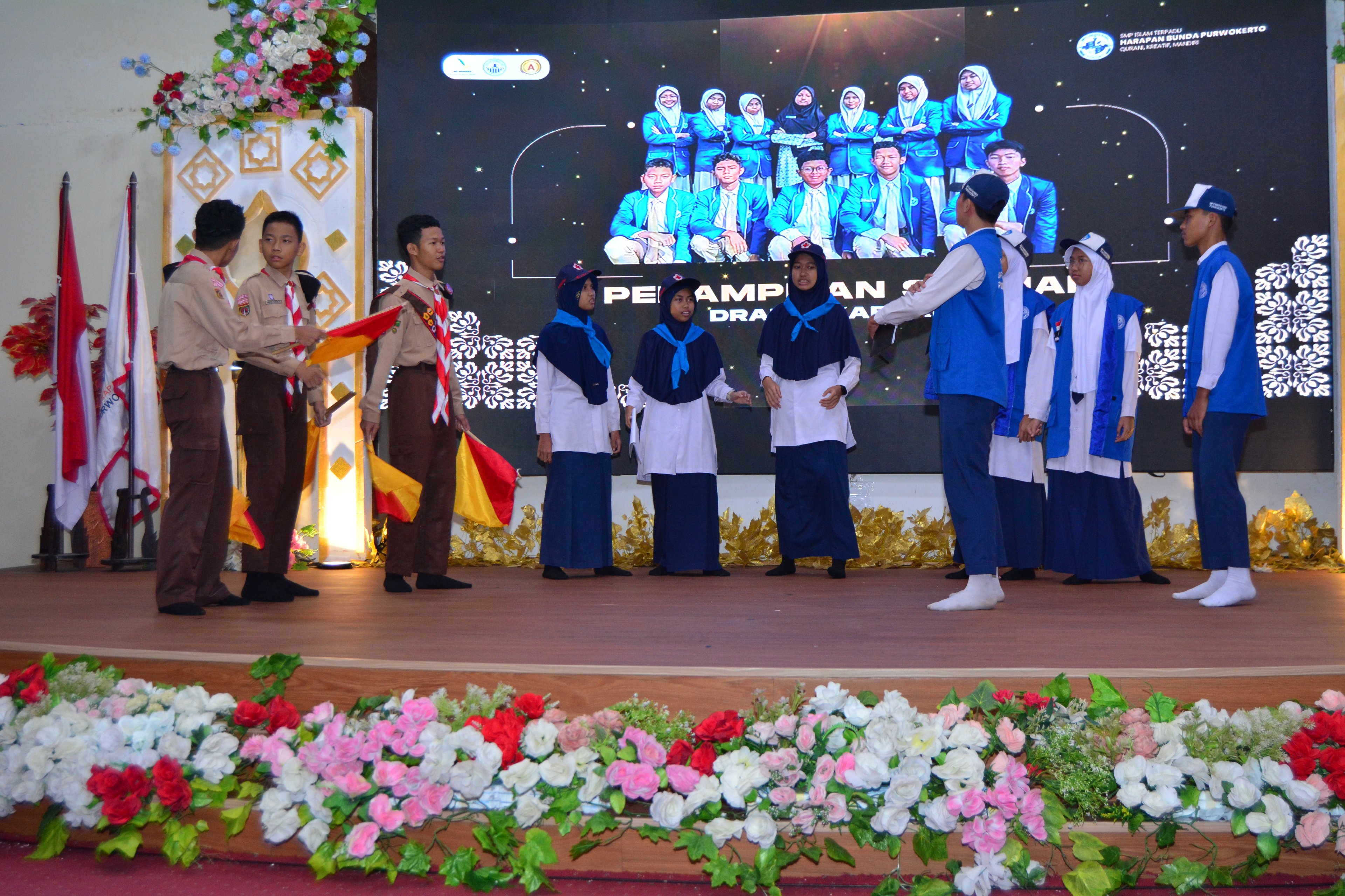 Drama Kabaret Persembahan Adik Kelas Hadirkan Tawa dan Kenangan di Akhirussanah SMP IT Harapan Bunda