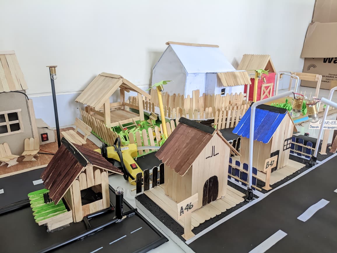 Ujian Praktik IPA, Siswa Kelas IX SMPIT Harapan Bunda Rancang Miniatur Bangunan Berbasis Listrik Sederhana