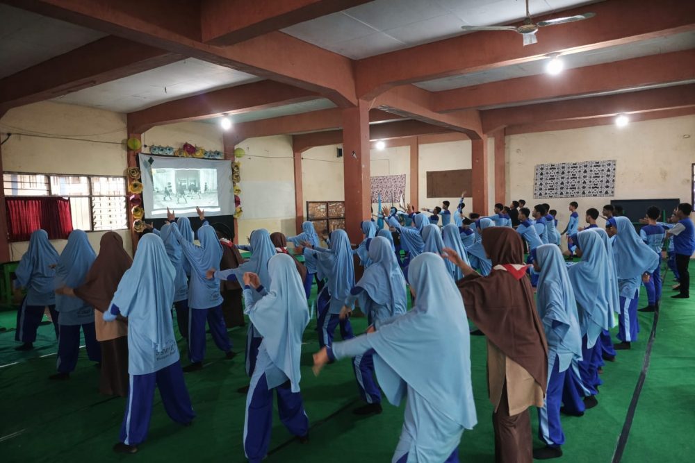 Jumat Sehat, SMP IT Harapan Bunda Purwokerto Tanamkan Kesadaran Hidup Seimbang pada Siswa
