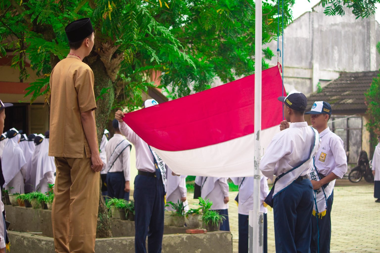 TUMBUHKAN RASA SYUKUR LEWAT UPACARA BENDERA – Harapan Bunda Purwokerto